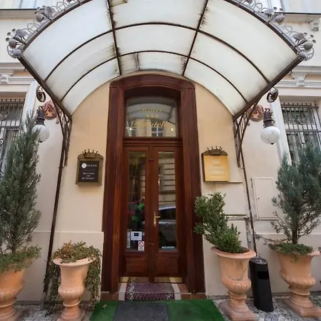 Ξενοδοχείο Donatello 3*